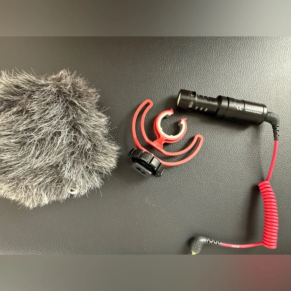 ✨✨ Vlogging Kit RØDE VideoMicro Mic + Newoma LED Mobile Light LIKE NEW EUC